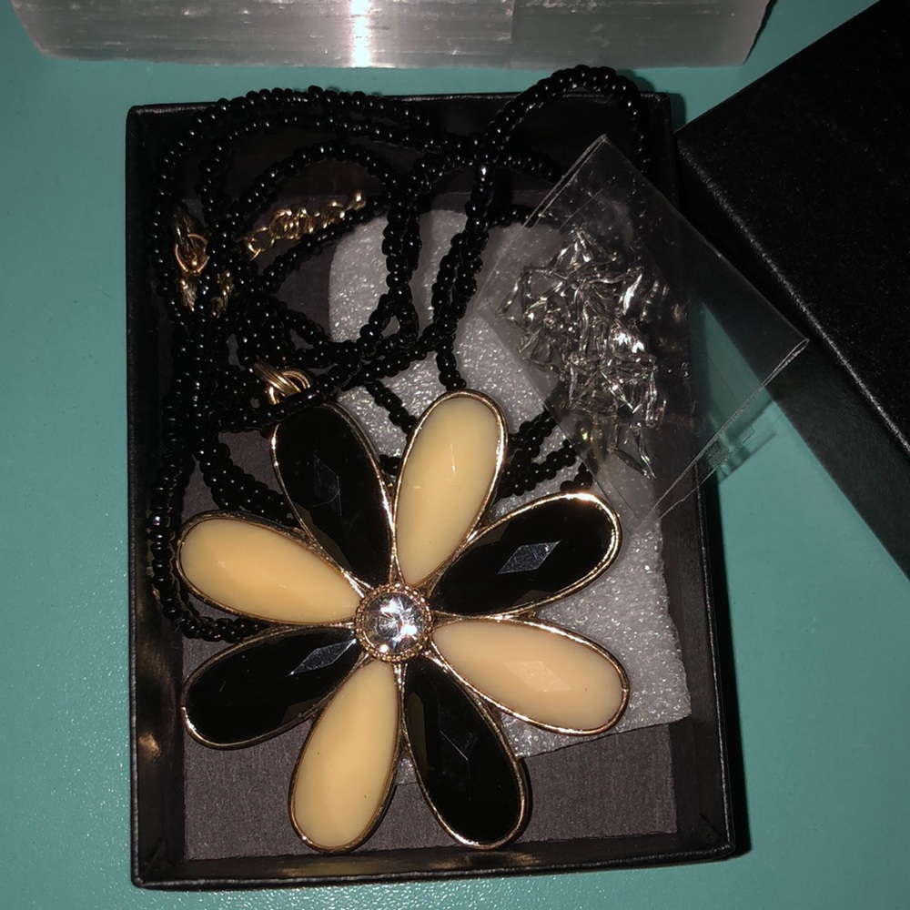 Flower necklace